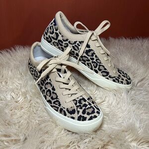 NWOT - Rothy’s Sneaker - The Lace Up Sneaker in Desert Cat